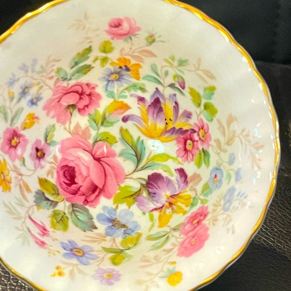 Vintage Paragon Fine Bone China
England QUEENS GARDEN Ptrn Sugar
Bowl & Creamer - Picture 5 of 16